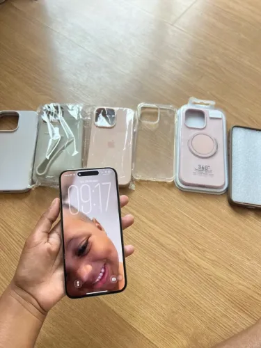 iPhone 15 Pro Max 256GB prata + Kit com 6 Capinhas Premium