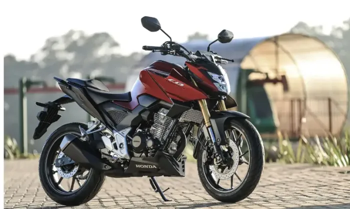 Moto Honda CB 300 Twister vermelha Abs 26/27