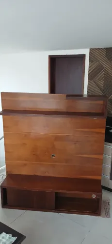 Rack de madeira semi novo