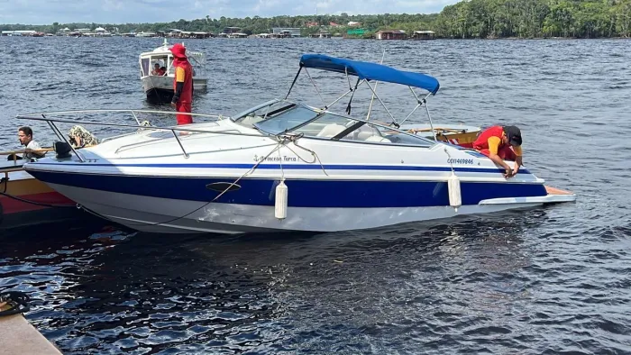 Lancha americana ? Chris Craft 23 pés com motor v8 5.7 Mercury.   Valor 150k 