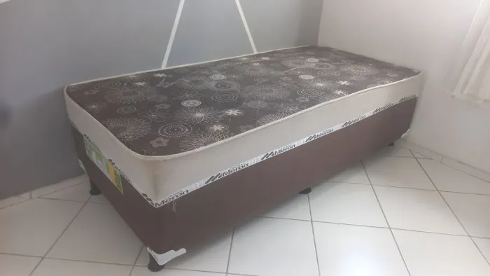 Cama solteiro (apenas a base)