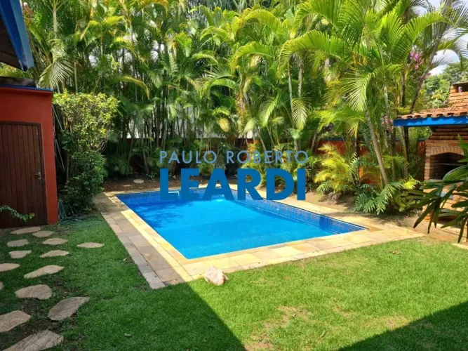 CASA ASSOBRADADA - REAL PARQUE - SP