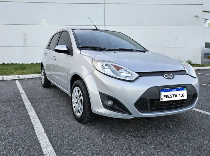 Ford Fiesta SE 1.6 8V Flex 5P 2014