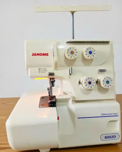 Máquina Overlock Portátil Janome - 8002d (220v)