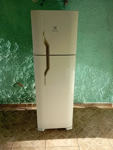 Geladeira Eletrolux Frost Free 261L