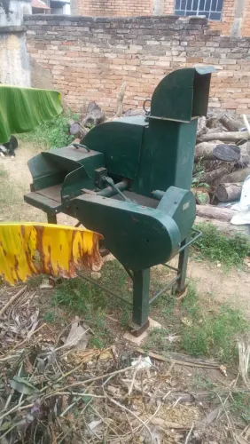 Vende-se ensiladeira Guarnieri