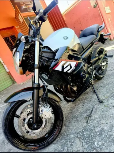XJ6 muito nova 