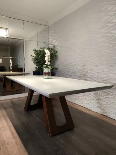 Mesa de jantar retangular 8 lugares - 2,20 x 1,10m - Base madeira e tampo de vidro branco