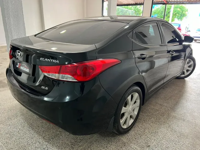 Hyundai Elantra GLS 1.8 16V Aut. 2012