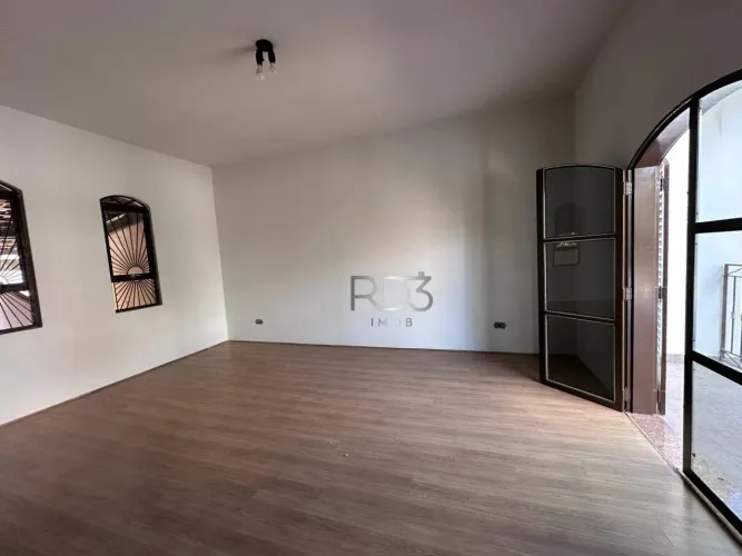 Sobrado com 3 dormitórios para alugar, 275 m² por R$ 5.300/mês - Vila Fujita - Londrina/PR
