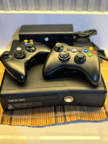 Xbox 360 Desbloqueado + 2 Controles Originais + Fonte