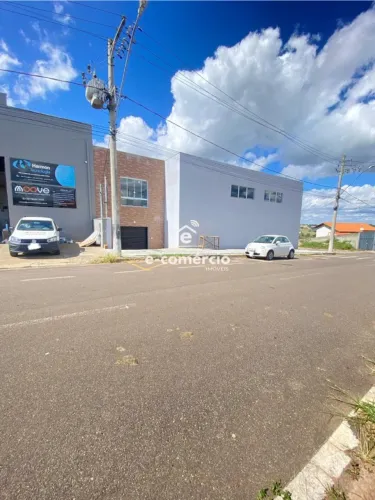 Galpão novo, na avenida principal, para locação em Lavras