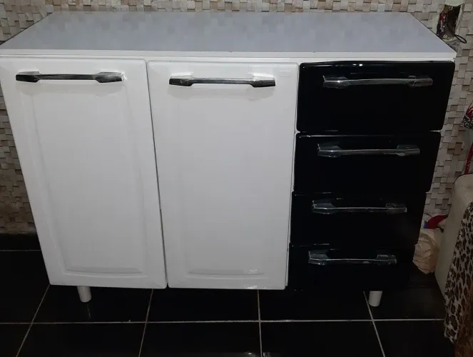 armário de cozinha de aço itatiaia. usado com marcas de uso.