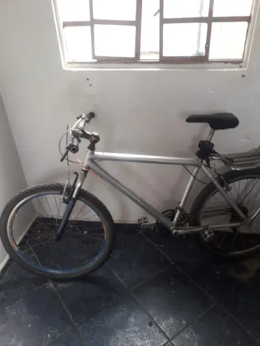 Bicicleta de alumínio aro 26
