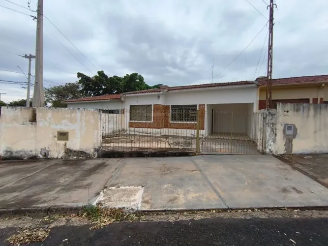 Venda de Casas / Padrão na cidade de Araraquara