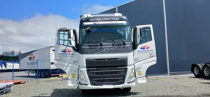 FH540 6X4 GLOBETROTTER 2022-ÚNICO DONO