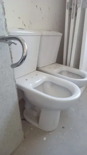 Vaso sanitário com caixa aclopada celite