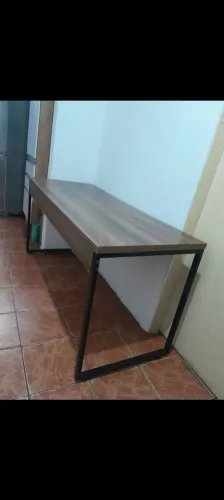 Mesa de escritório ou aparador 