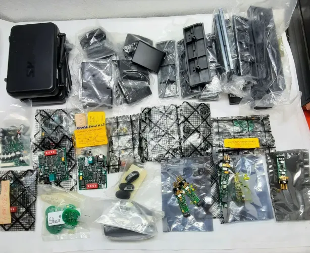 Lote de peças para microfone shure novas e usadas(tudo que tá na foto)