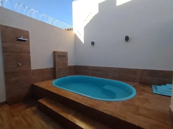 Casa com 2 quartos e pisicina a venda