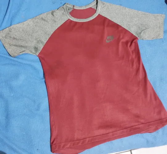 Vendo blusa tecido esportivo vermelha