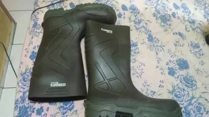 Vendo 2 pares de botas novas