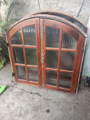 Vendo janela de madeira *