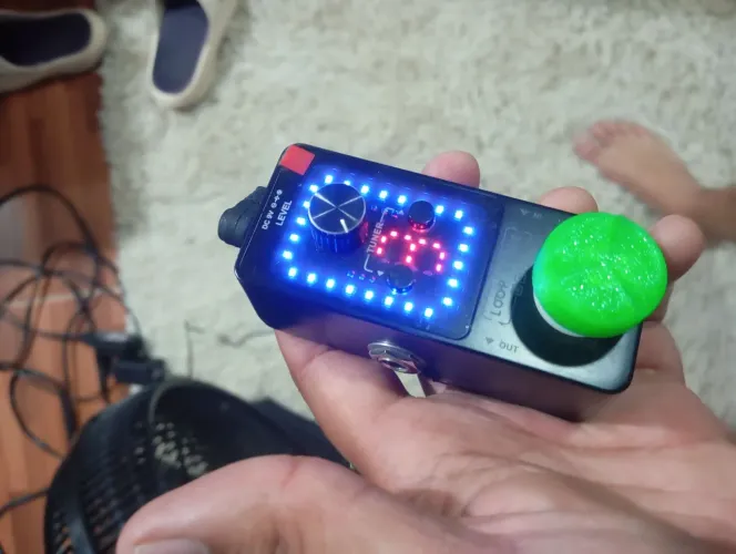 Pedal de looper e afinador lekato