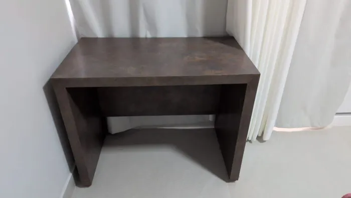 Mesa marrom em MDF