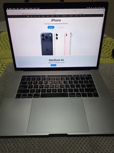 Apple MacBook Pro 15" 2018 / Touch Bar / Core i7 / 16GB RAM / 256 SSD / Cinza / 470 Ciclos
