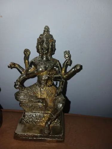 Escultura de bronze antiga de brahma buda