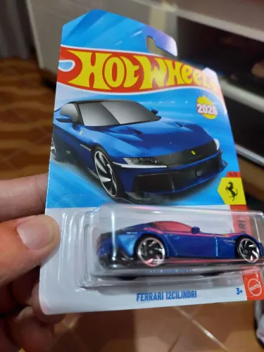 Ferrari Hot wheels 12Cilindri