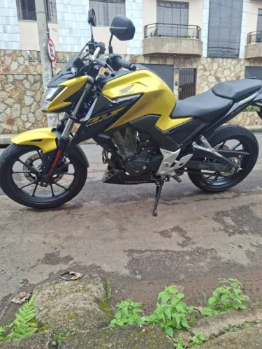 Honda CB 300F Twister ABS 2024 | 12.500 km | Único Dono