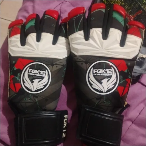 Luva de Goleiro FGK 12