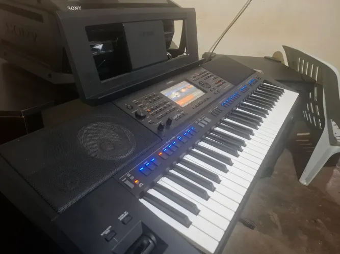YAMAHA PSR SX 900