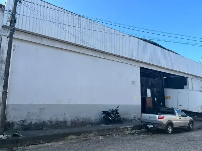 Galpão na Rua Coronel Belo na Aerolândia com 650m2 - piso industrial e 4 escritórios