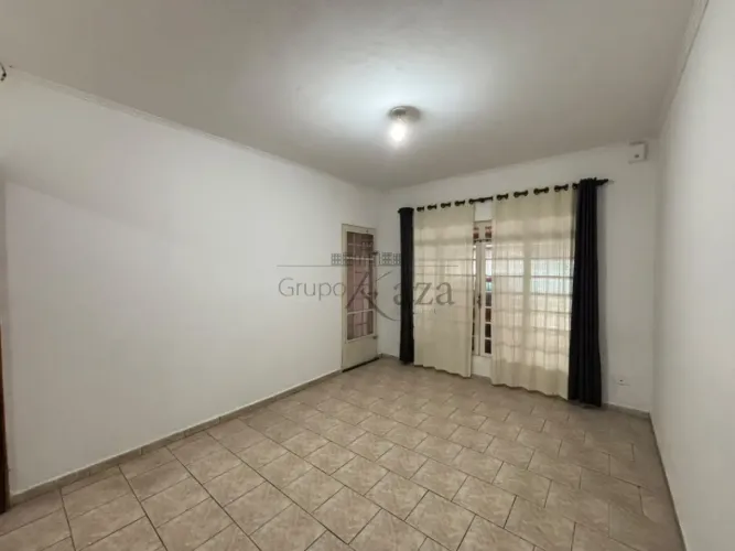 Casa com Edícula - Parque Meia Lua - Jacareí - 4 Dormitórios - 150m²