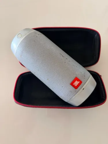 Caixa de som JBL Pulse 2 (não está carregando)