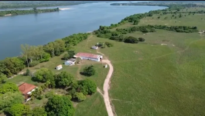 Linda faz. a venda na beira do Rio Araguaia/Tocantins.
