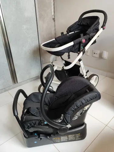 Carrinho de bebê Safety 1st Mobi com Moisés e bebê conforto 