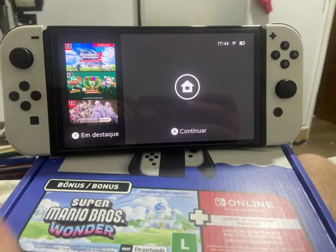 Nintendo Switch OLED com acessórios e cartão de 128 GB