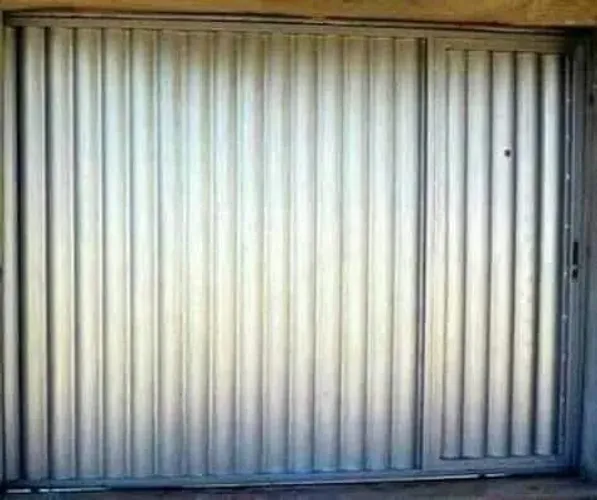 Portão de garagem de correr com social embutido medidas 2.10x3.00