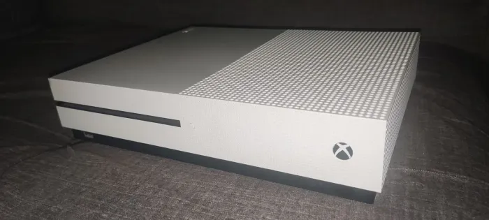 Xbox one S com defeito, não liga 