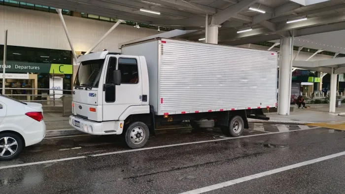 Fretes/transportes & viagens em caminhão baú