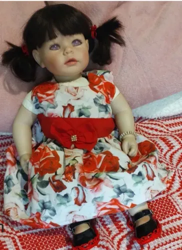 boneca reborn de olhos lilás adora