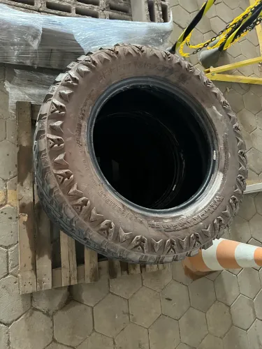 Vendo pneu aro 17 265 65 