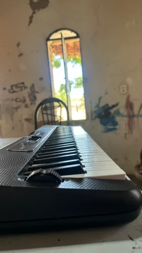 ? Casio CT-S300 seminovo! Ótimo estado.