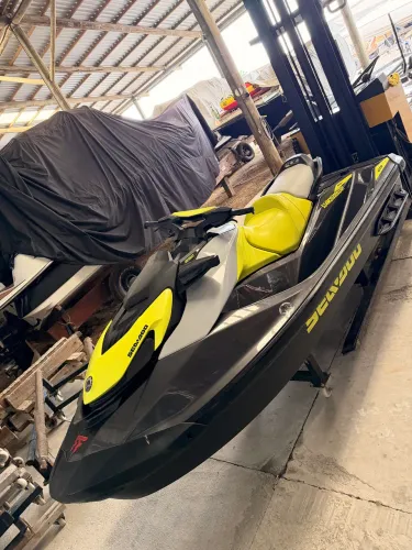 Jet ski Gtr 230