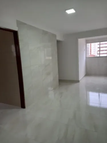 alugo um excelente apartamento com três quartos em Manaira.