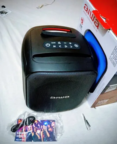Parti box aiwa usada uma vez novinha acessorios ainda la lacradinhos